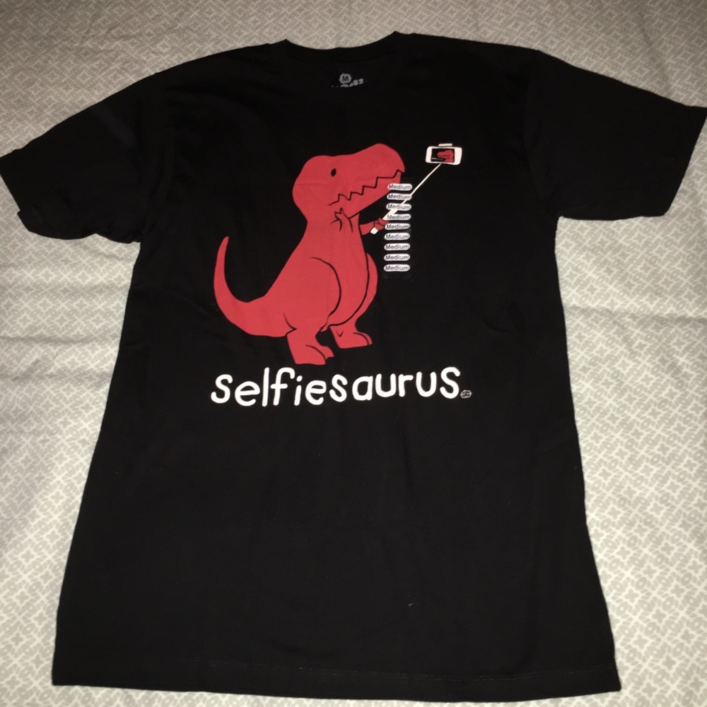 “Selfiesaurus” cute unisex t-shirt size Medium